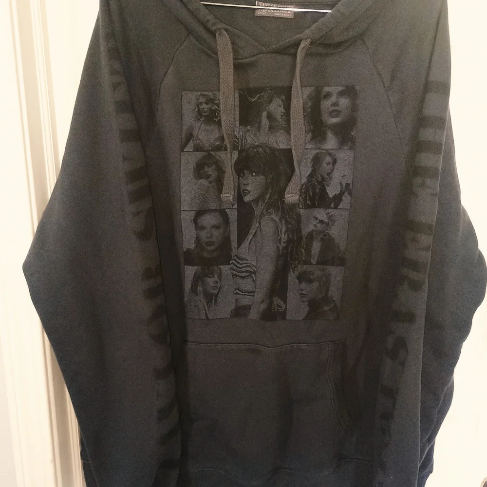 Black Graphic Zip-Up Hoodie with Back Tour Print 2XL - Picture 6 of 6